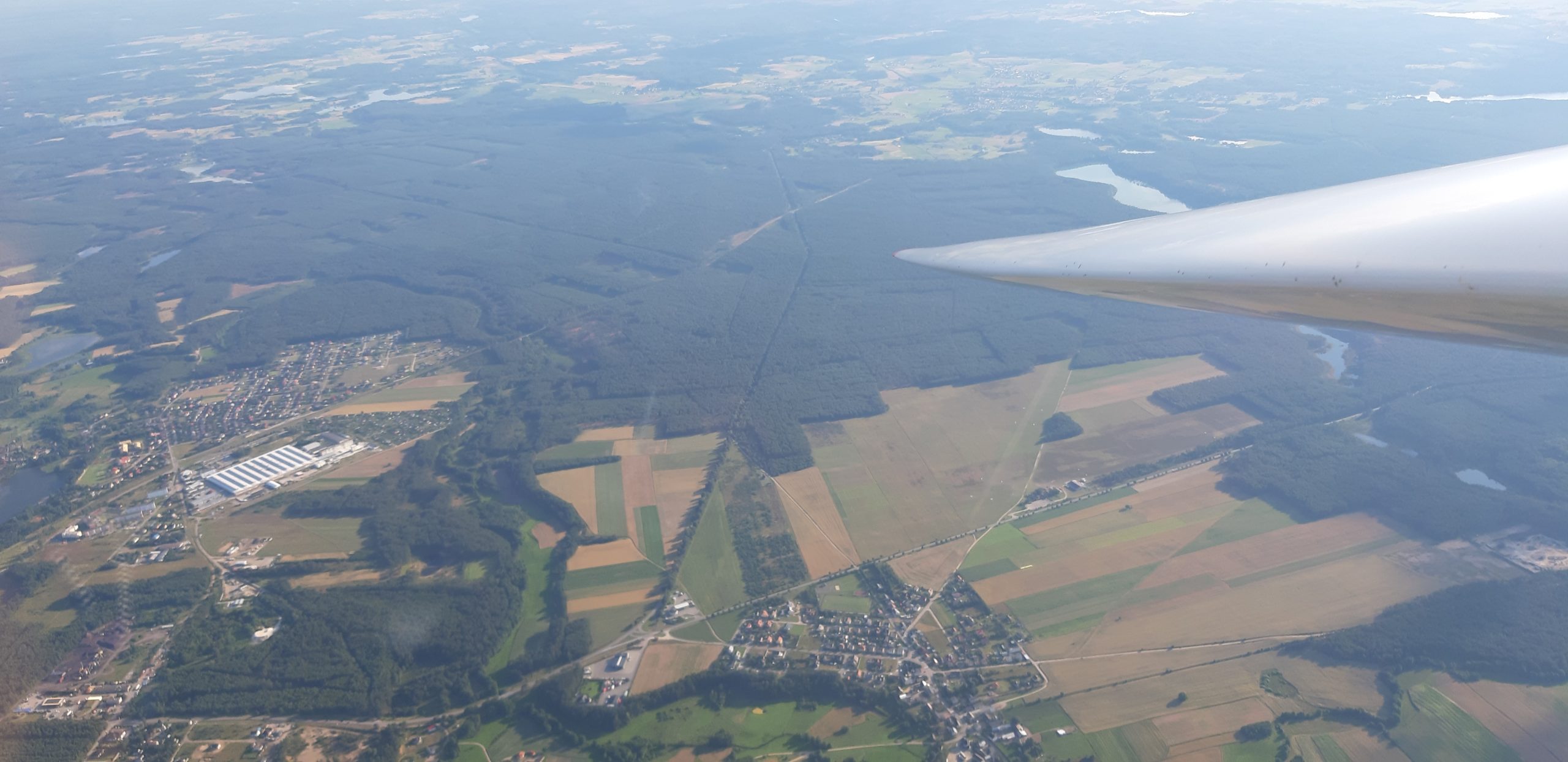 To the left you can see your finish point - characteristic white roof of Lubiana - porcelain factory, and to the right under the wing airfield as seen in direction 24.
